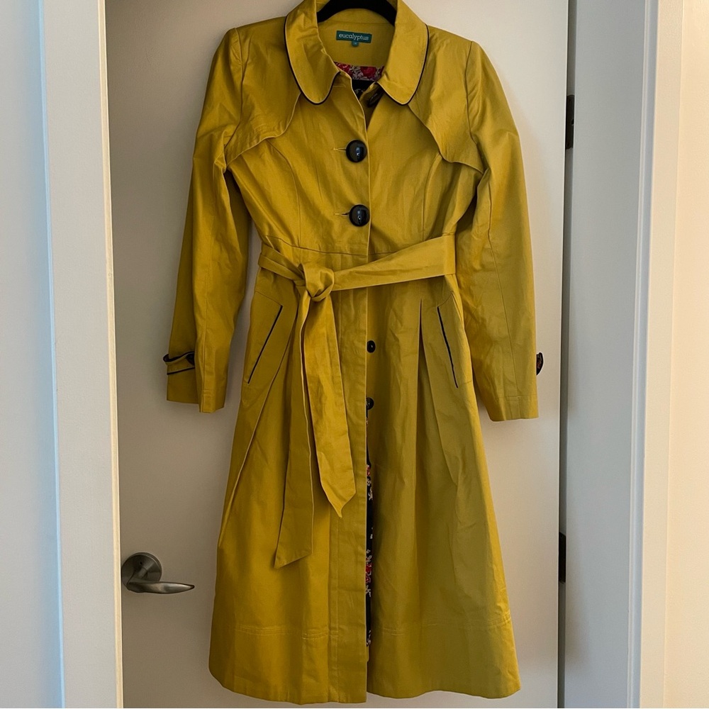 Stylish Yellow Trench Coat - New without tags -label says Size 10 but more a 6